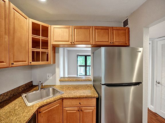 4th image of 5495 NE 25th Ave APT 304