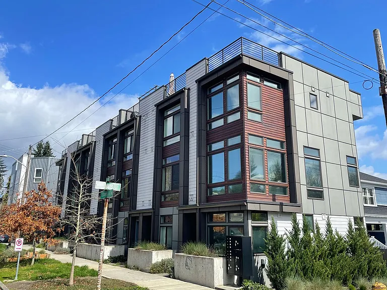 4800 Stone Ave N #D — Photo 2