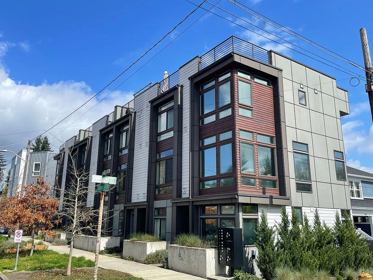 Building Photo - 4800 Stone Ave N #D