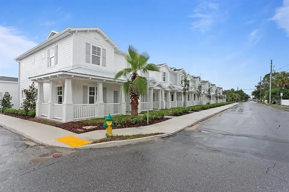 2 bed, 2.5 bath, 1288 sqft, $2,500 — Photo 2