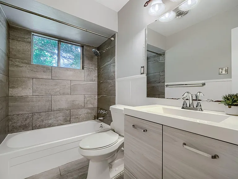 8308 Hathaway Dr — Photo 8