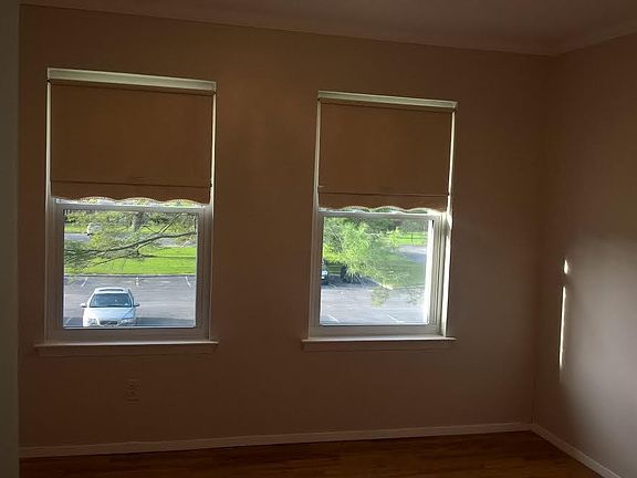 5th image of 90 Artist Lake Dr