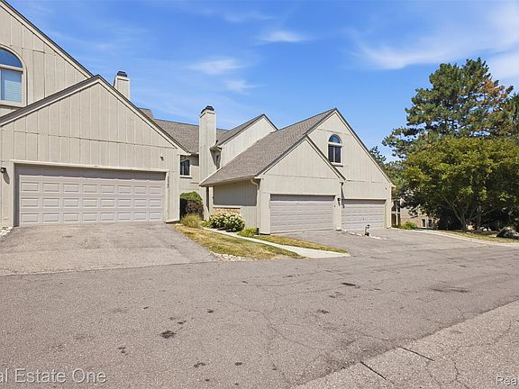 2nd image of 29363 Laurel Dr