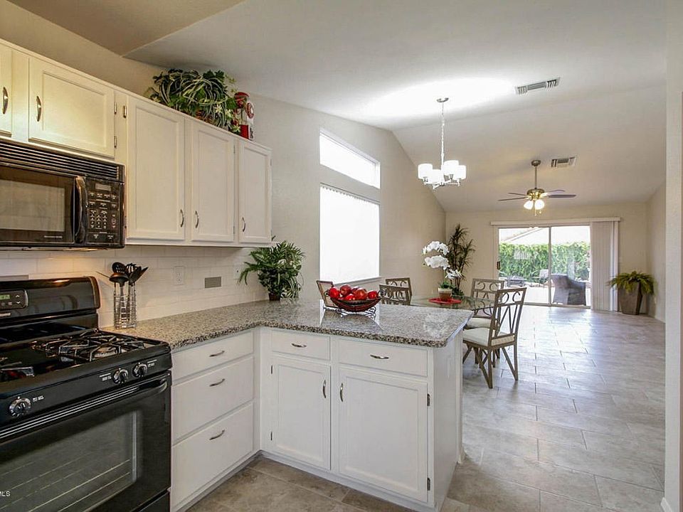 Kitchen into Great rm