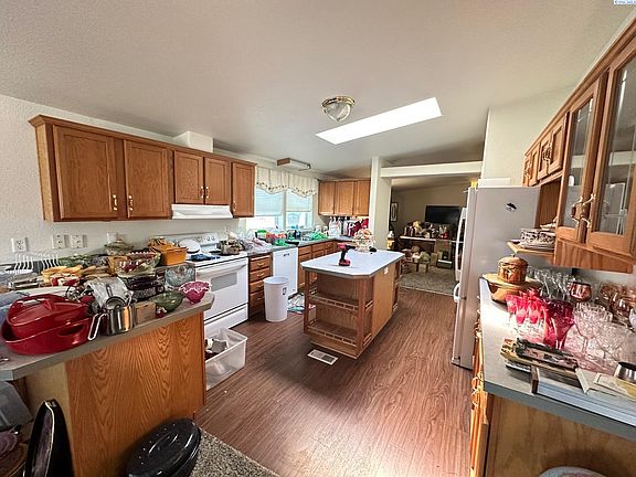 4th image of 325 S 5th St Trlr 18