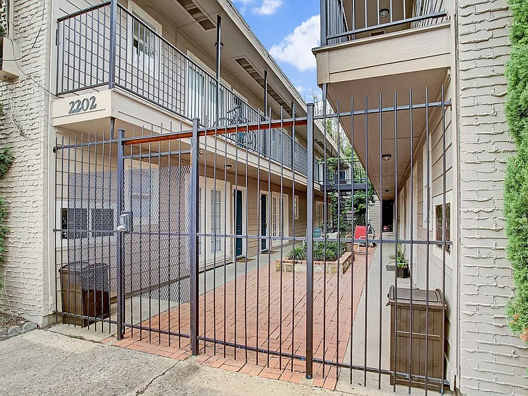 2202 Park Street — Photo 20