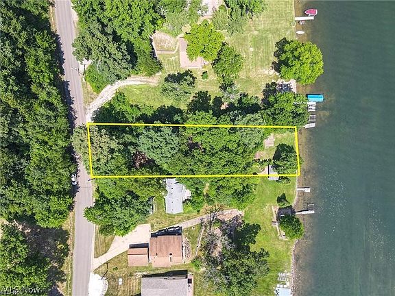 5th image of 154 W Mohawk Dr
