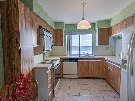 4th image of 5644 Escondida Blvd S
