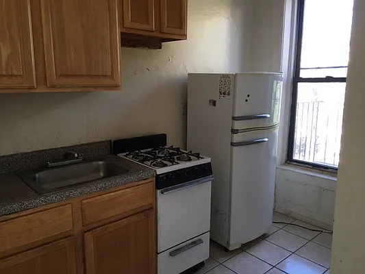 Rented by Premier Metro Realty Corp | media 6