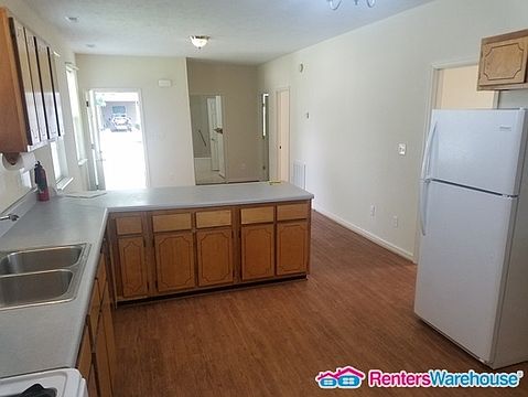 4th image of 2319 Royall Ave