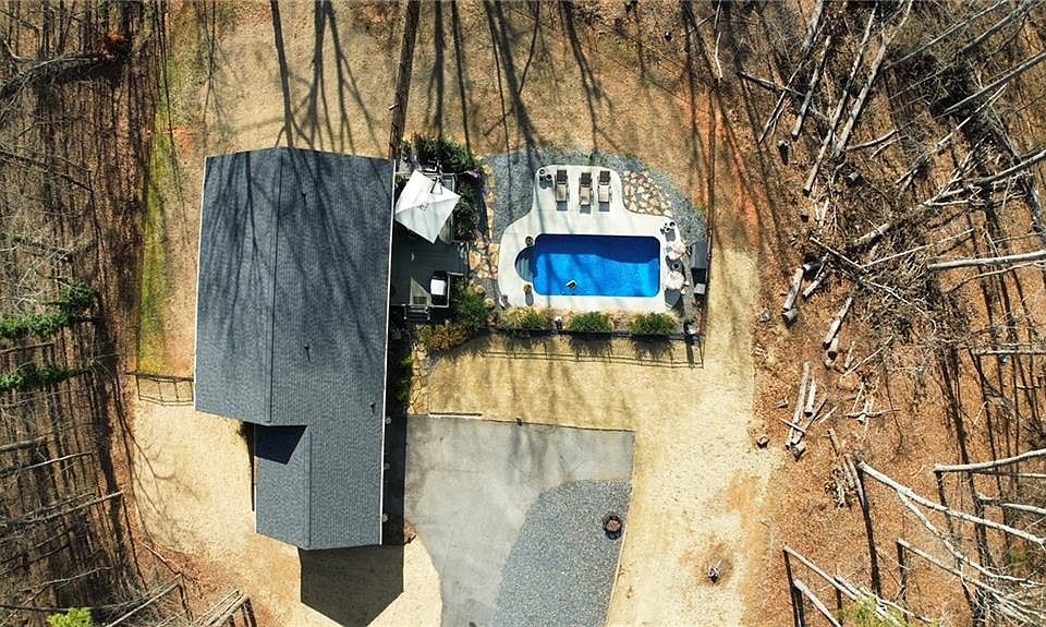 1st image of 430 Valley Rd