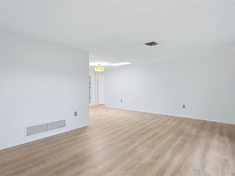1329 Nantucket Rd — Photo 5