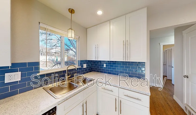 736 Squire St — Photo 3