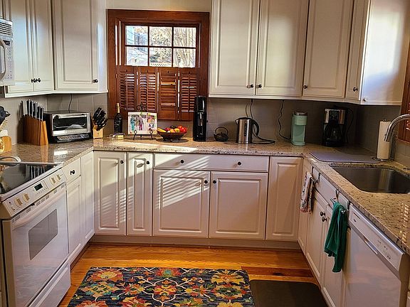 4th image of 305 51st St
