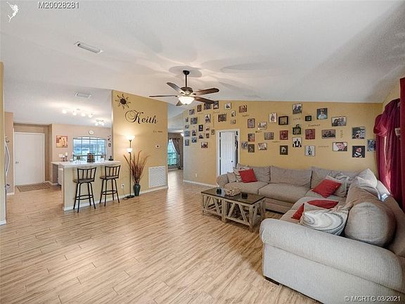 5th image of 758 SE Chaloupe Ave