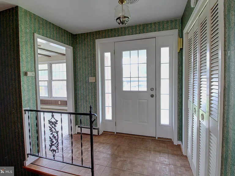 113 Thornton Ct — Photo 8