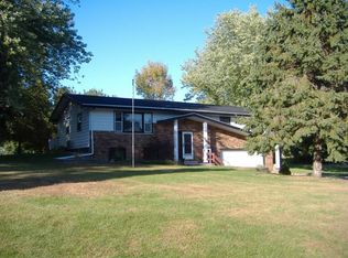 13 Jfk Rd, East Dubuque, IL 61025