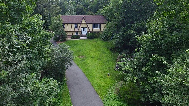 1st image of 9 Silver Fox Ln