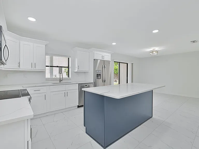 17337 Phlox Dr — Photo 9