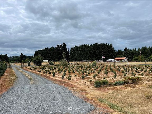 Gated entry and long driveway to view the peaceful surroundings.