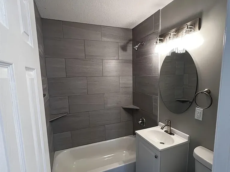 2413 SW Edgewater Ter — Photo 15