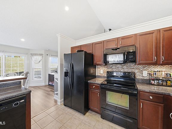 4th image of 54 Boone Hill Ct #54