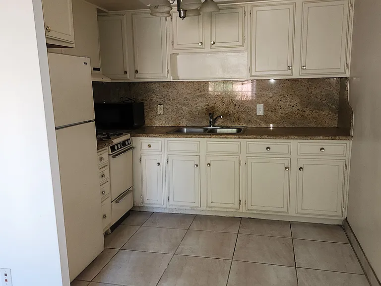 2717 Orchard Ave #9 — Photo 4