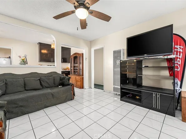 10208 S San Pedro St, Los Angeles, CA 90003