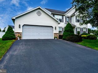 419 Colonial Ct, Blandon, PA 19510