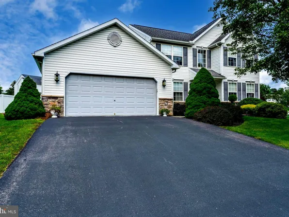 419 Colonial Ct, Blandon, PA 19510