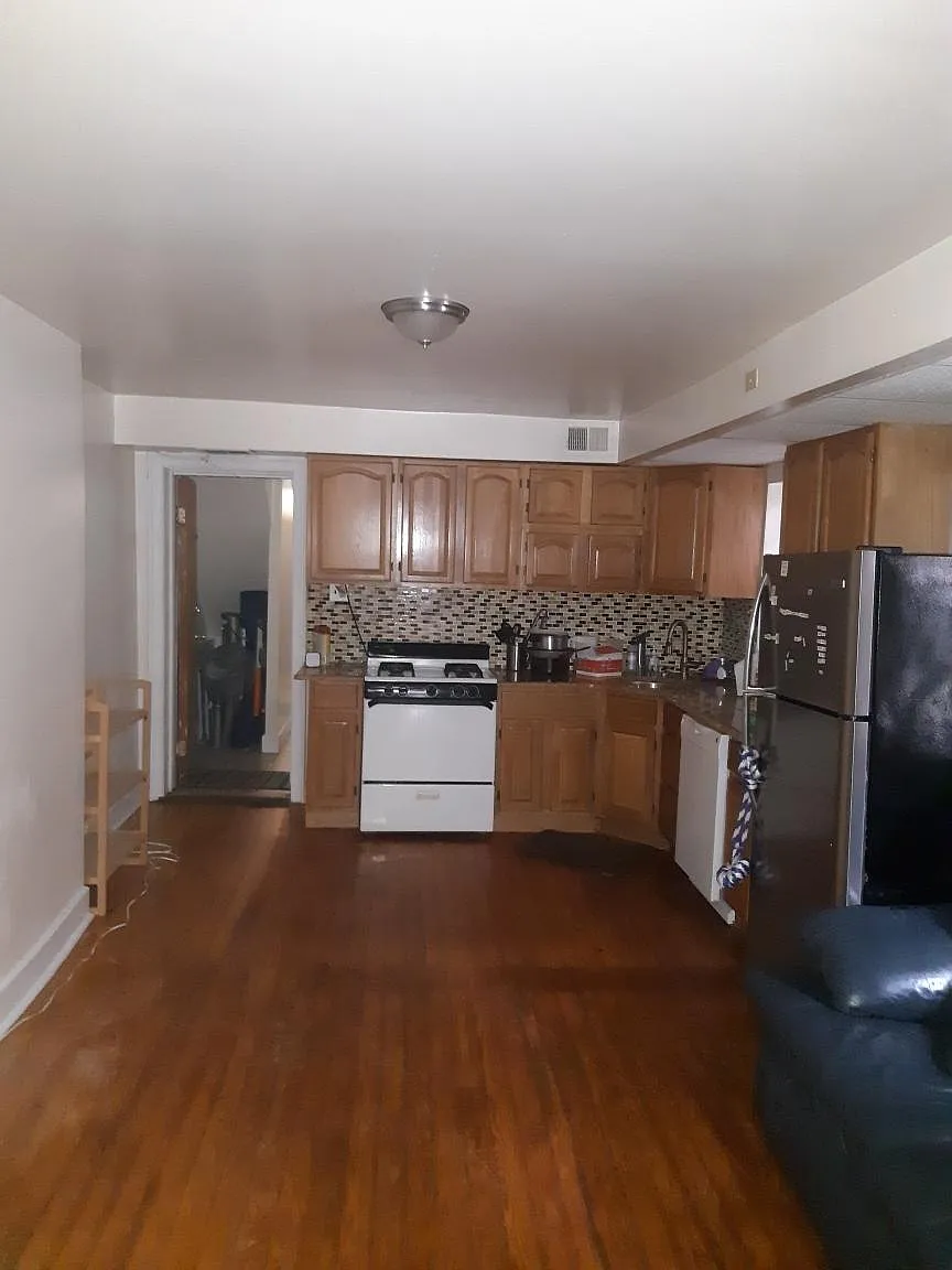 Building Photo - 4109 Pine St #1G