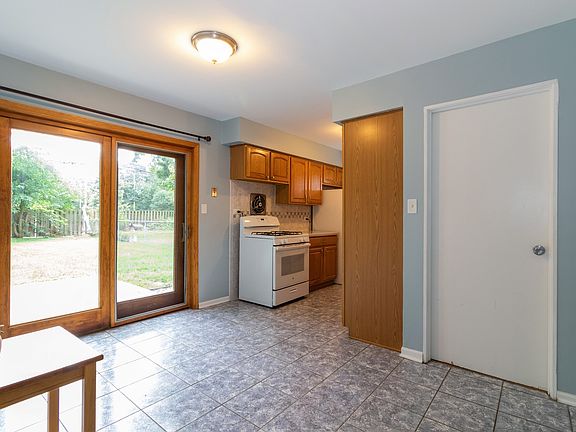 3rd image of 4105 W Dean Dr
