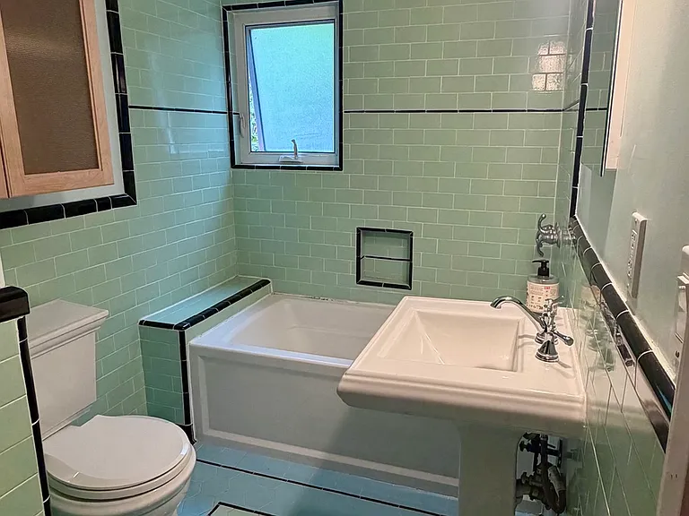 2160 Stanley Hills Dr — Photo 24