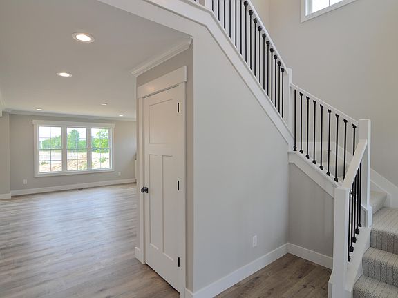 3rd image of 6712 Frontier Dr