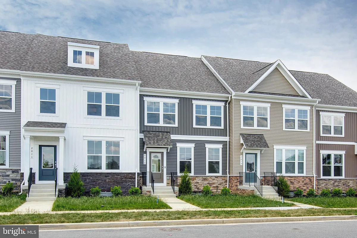 Building Photo - 2013 Twisted Oak Pl