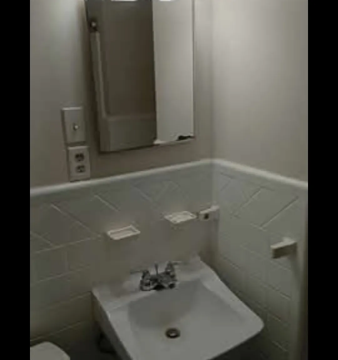 3 bed, 1.5 bath, 1272 sqft, $1,950 — Photo 2