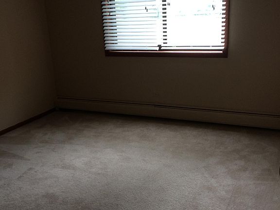3rd image of 15740 Lake Dr APT 2AR
