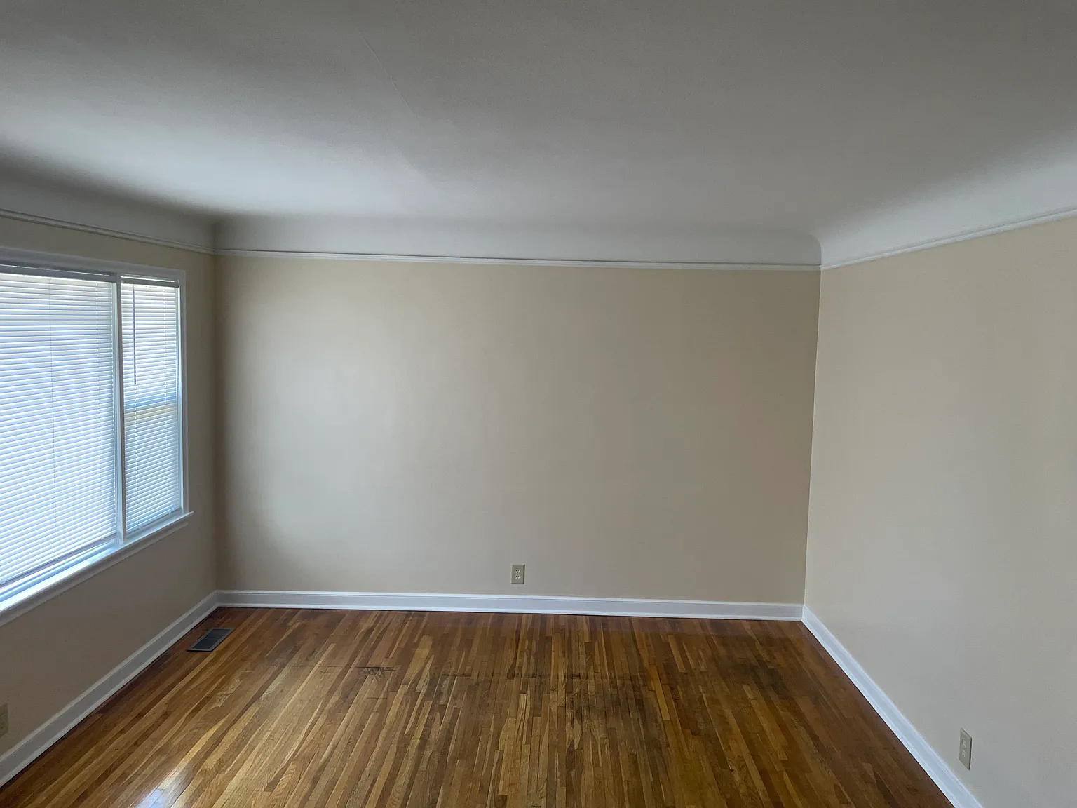 3 bed, 16 sqft, $2,050 — Photo 2