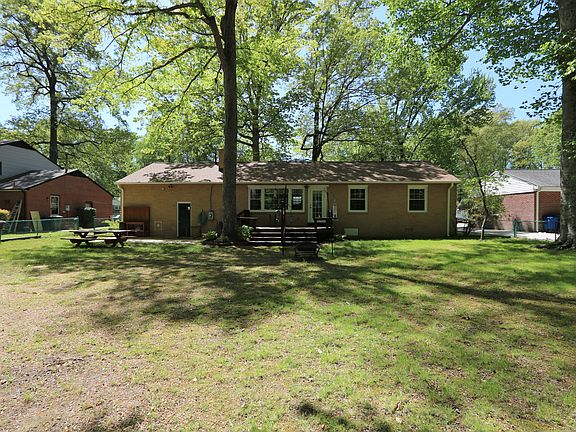 4th image of 886 Catalina Dr