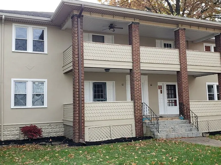 135 E Broadway Ave — Photo 1