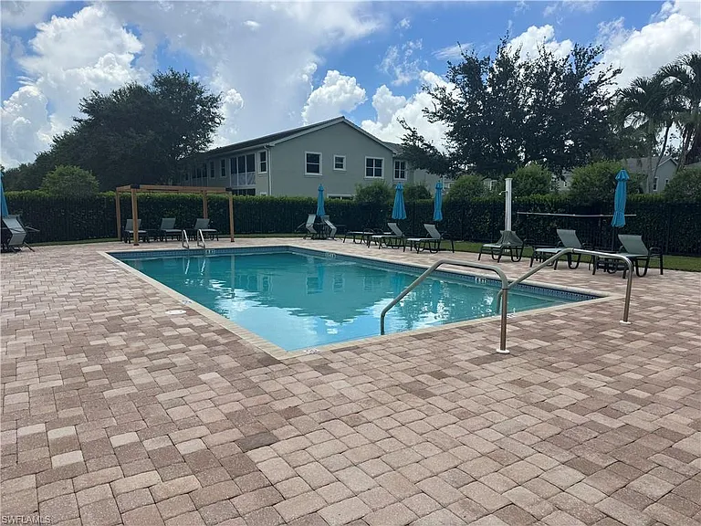 1410 Mariposa Cir #105 — Photo 17