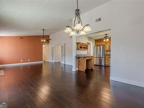 3rd image of 2491 Redfield Dr