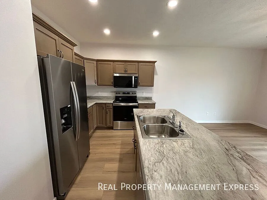 2 Bedroom 1.5 Bathroom Home for Rent — Photo 2