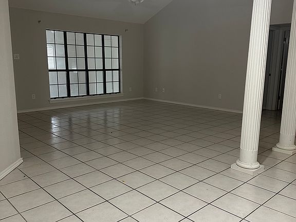 4th image of 2708 Southridge Dr