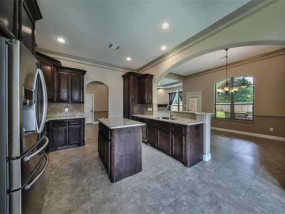 4th image of 323 Weisinger Dr