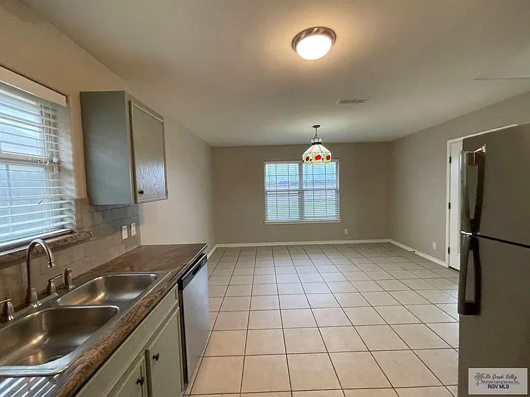 4950 Daffodil Dr #SINGLE FAMILY — Photo 7