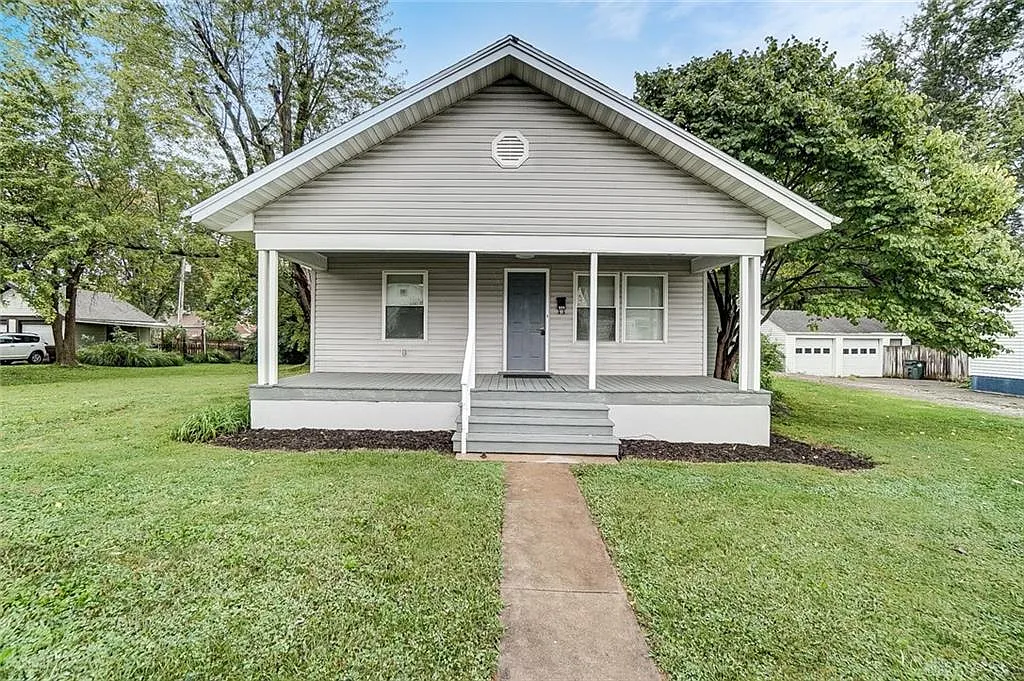 111 Tate Ave photo 1