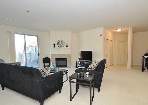 4th image of 4130 S Lake Dr #470