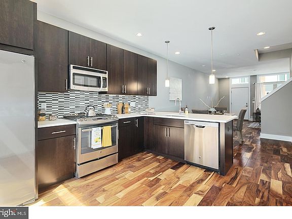 4th image of 922-922A N 5th St