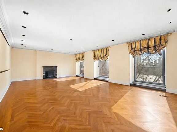 3rd image of 1 Sutton Pl S APT 5B